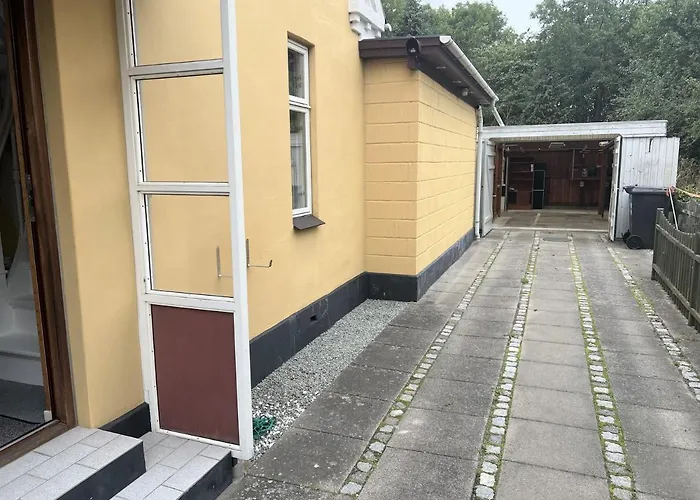 The Yellow House, Beach 5Mins Drive, 3Br With Free Parking, Fast Fiber Internet
